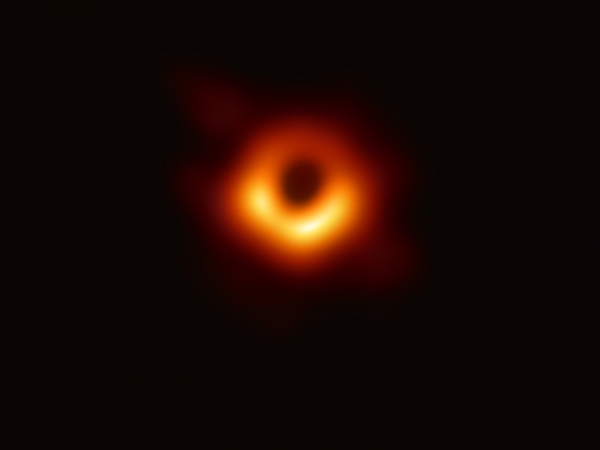 Чёрные дыры уже не миф, а реальность - Первые фото чёрной дыры